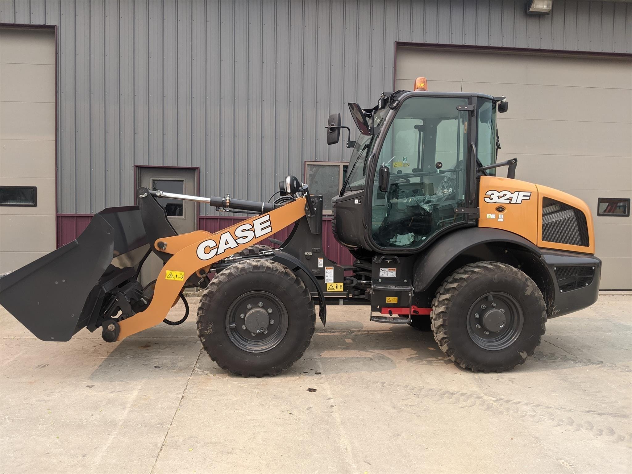 2022 Case 321F Equipment Image0