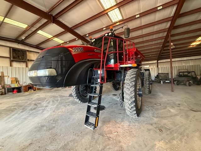 Image of Case IH 5550 Trident equipment image 2