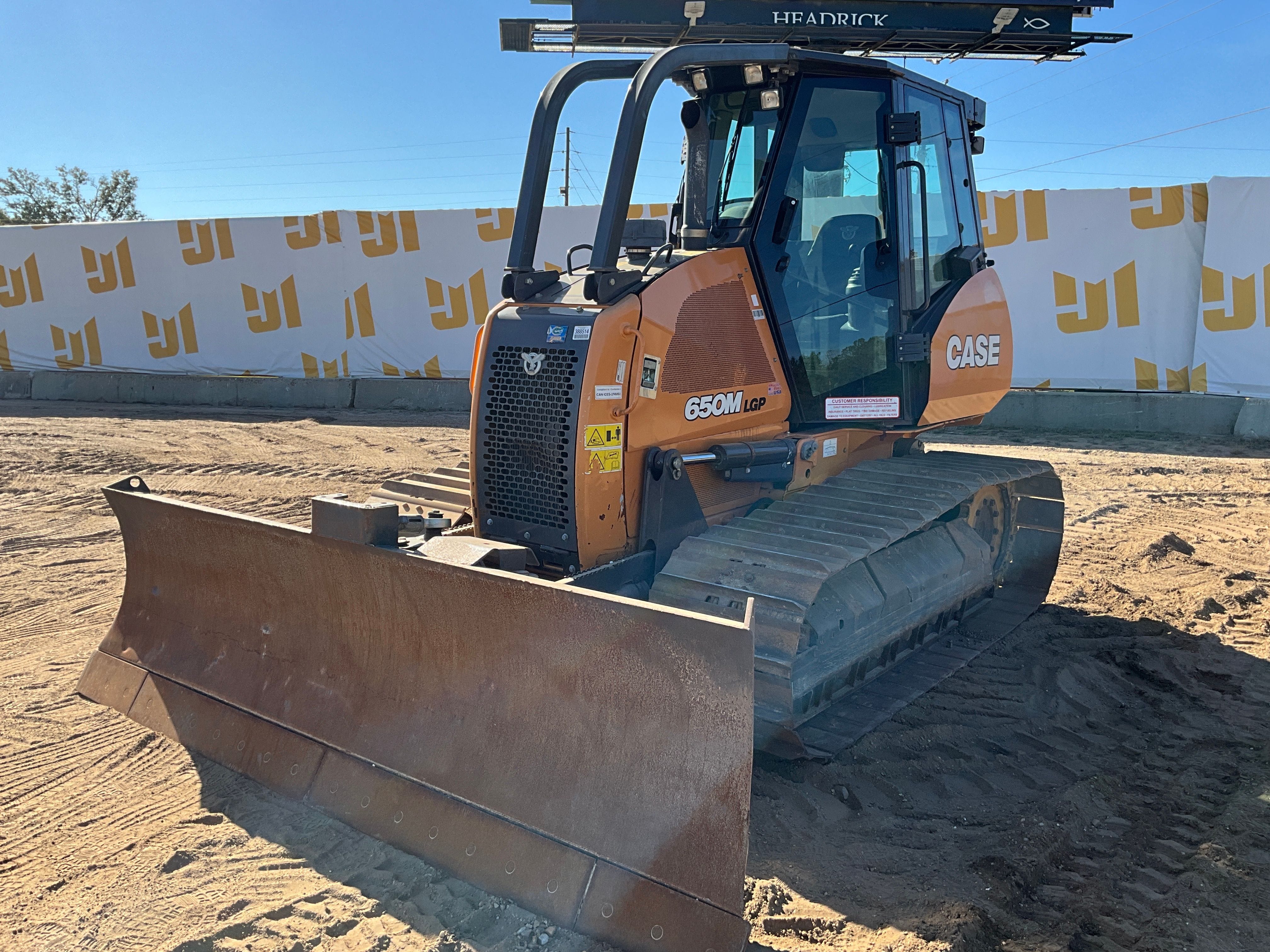 2022 Case 650M LGP Equipment Image0