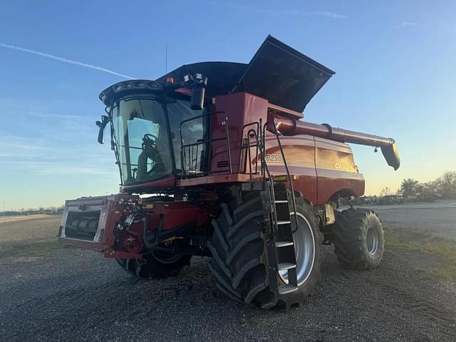 Image of Case IH 8250 equipment image 2