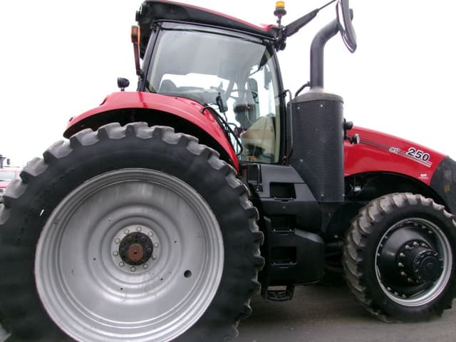 Image of Case IH Magnum 250 equipment image 3