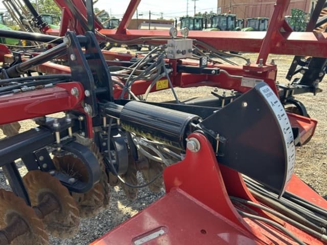 Image of Case IH 335VT equipment image 4