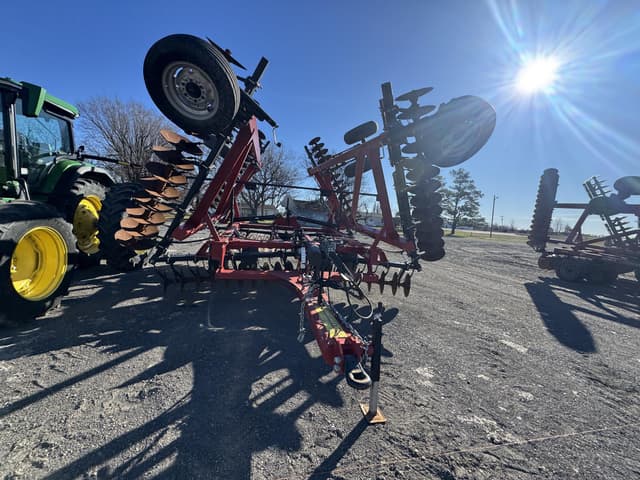 Image of Case IH 345 equipment image 4