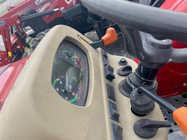 Image of Case IH Farmall 70A equipment image 3