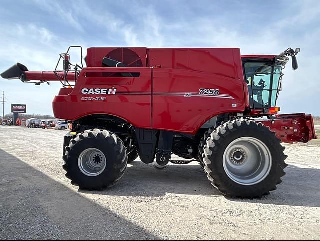 Image of Case IH 7250 equipment image 2