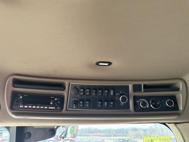 Image of Case IH 7250 equipment image 4