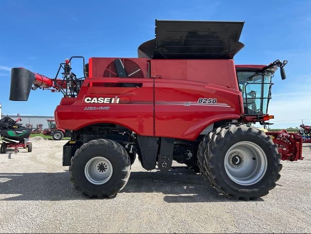 Image of Case IH 8250 equipment image 1