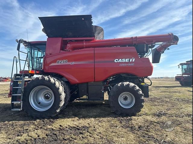 Image of Case IH 8250 equipment image 2