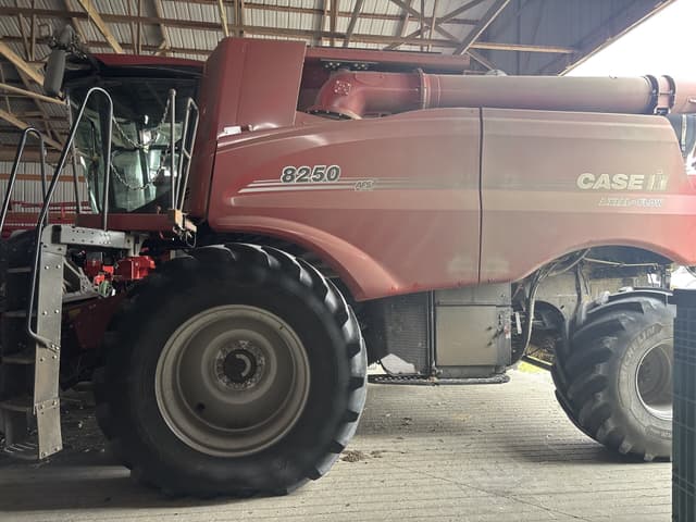 Image of Case IH 8250 equipment image 2