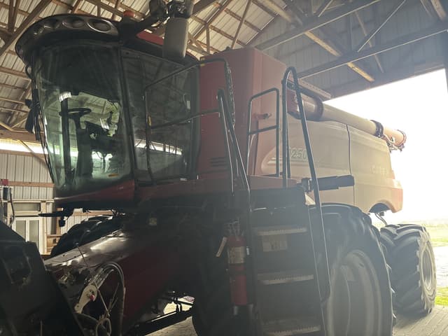 Image of Case IH 8250 equipment image 1