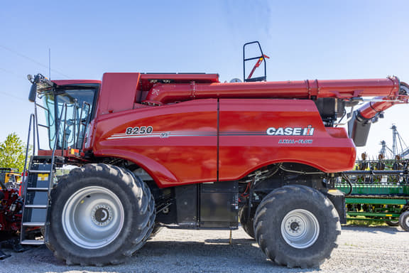Image of Case IH 8250 equipment image 1