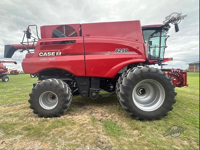 Image of Case IH 8250 equipment image 2