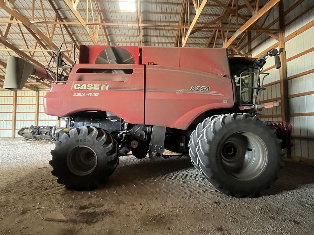 Image of Case IH 8250 Image 1