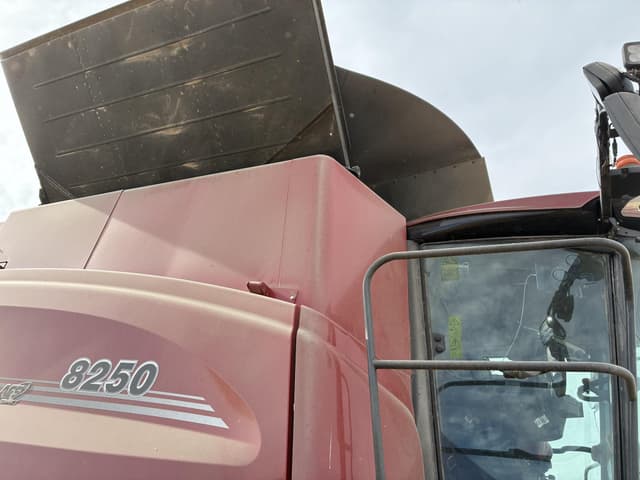 Image of Case IH 8250 equipment image 2