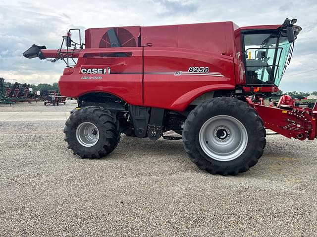 Image of Case IH 8250 equipment image 1