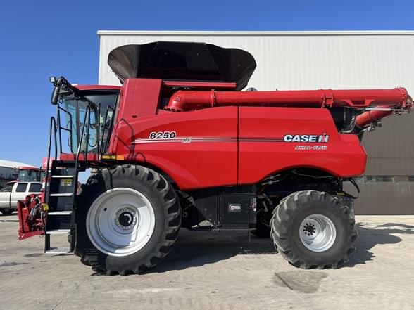Image of Case IH 8250 equipment image 4