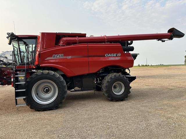 Image of Case IH 8250 equipment image 2