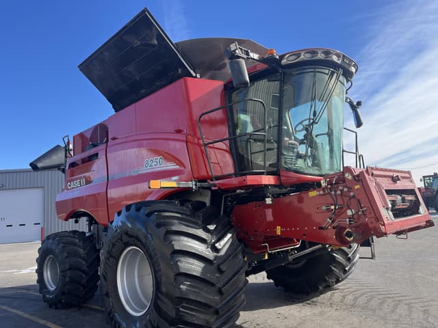 Image of Case IH 8250 equipment image 2