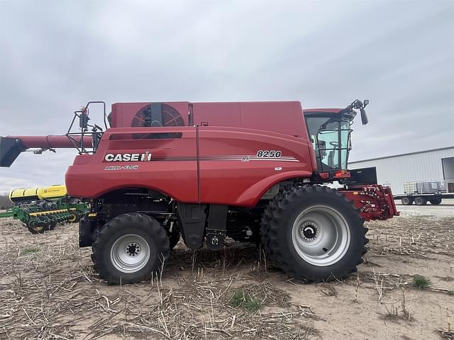 Image of Case IH 8250 equipment image 4