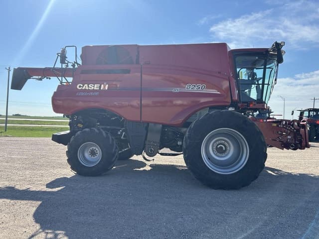 Image of Case IH 8250 equipment image 2