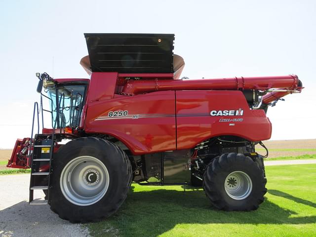 Image of Case IH 8250 equipment image 1
