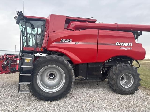 Image of Case IH 8250 equipment image 2