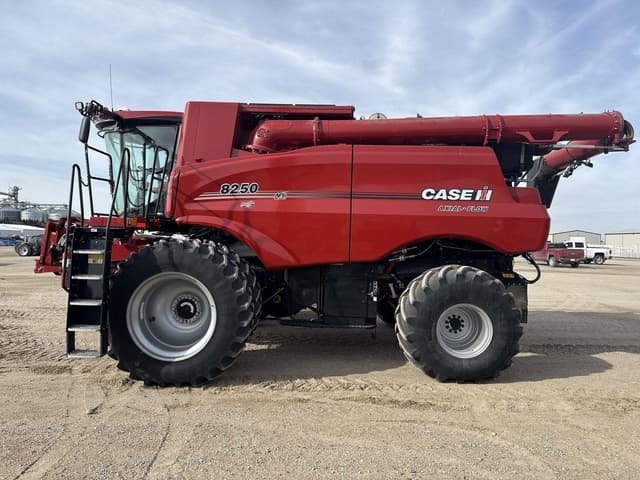 Image of Case IH 8250 equipment image 3