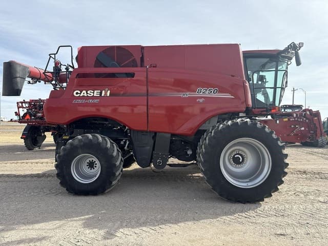 Image of Case IH 8250 equipment image 4