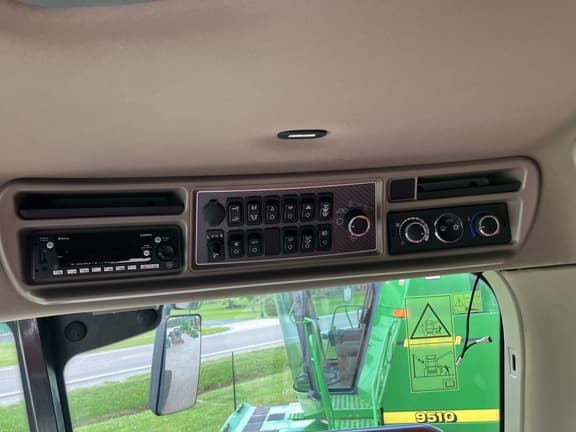 Image of Case IH 8250 equipment image 3