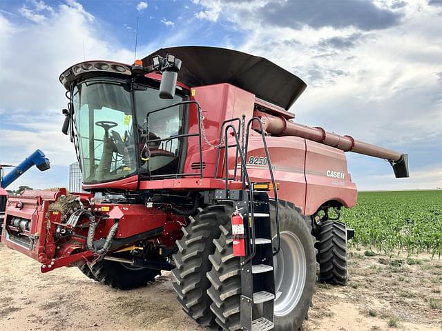 Image of Case IH 8250 equipment image 2