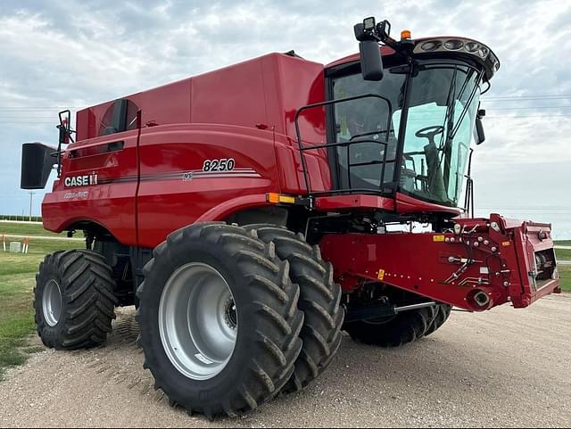 Image of Case IH 8250 equipment image 2