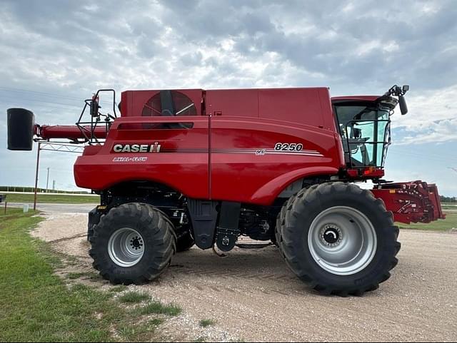 Image of Case IH 8250 equipment image 3