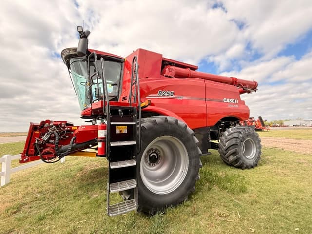 Image of Case IH 8250 equipment image 1