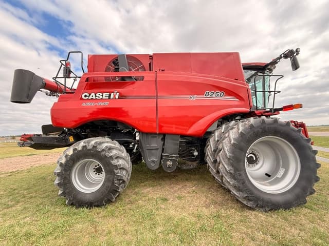 Image of Case IH 8250 equipment image 4