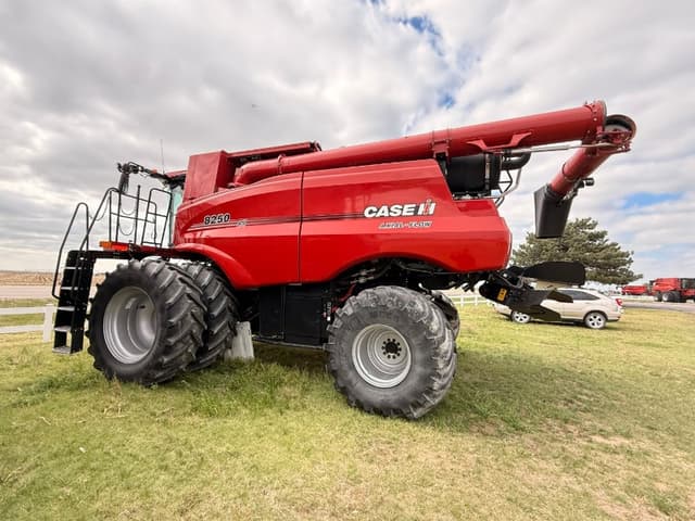 Image of Case IH 8250 equipment image 2