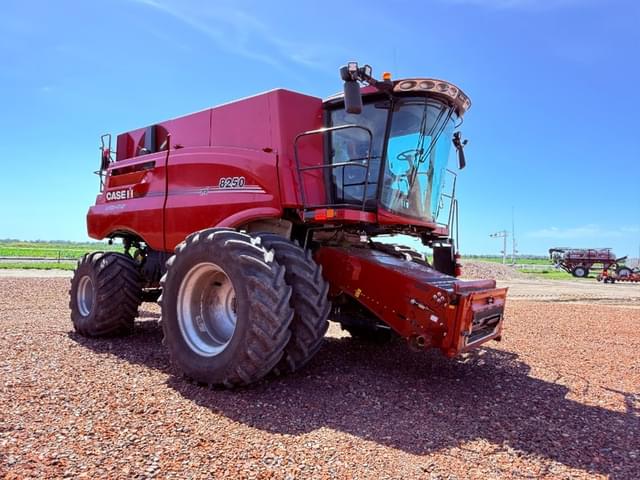 Image of Case IH 8250 equipment image 2
