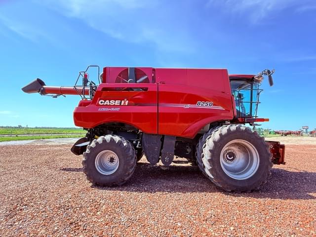 Image of Case IH 8250 equipment image 3