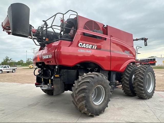 Image of Case IH 8250 equipment image 4