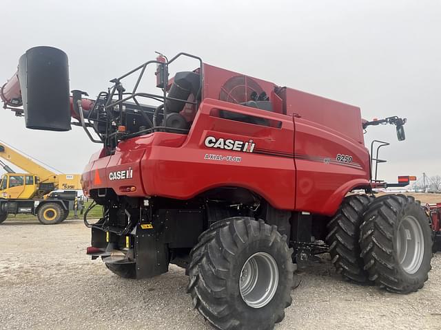 Image of Case IH 8250 equipment image 2