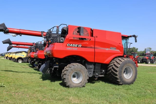 Image of Case IH 8250 equipment image 2