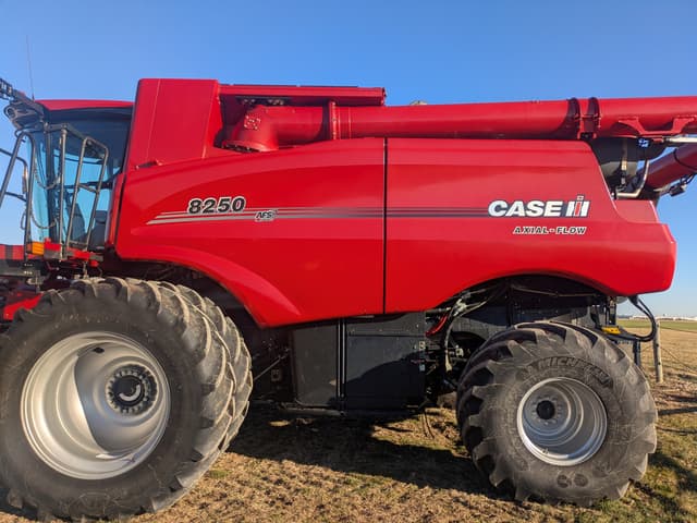 Image of Case IH 8250 equipment image 2