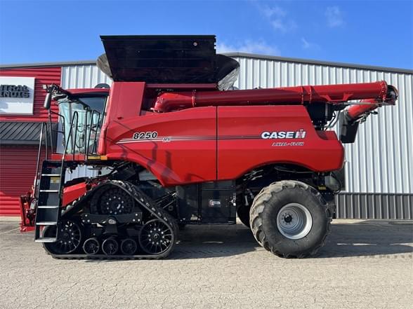 Image of Case IH 8250 equipment image 2