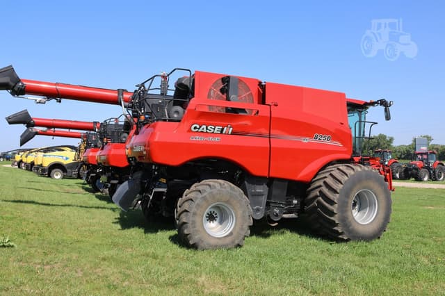Image of Case IH 8250 equipment image 2