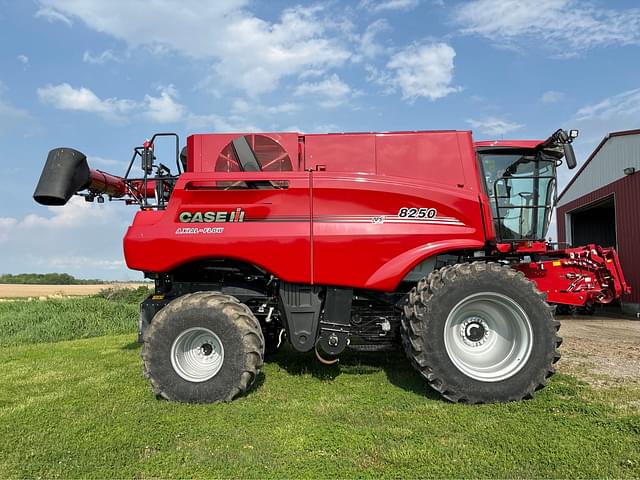 Image of Case IH 8250 equipment image 1