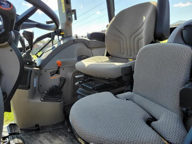 Image of Case IH Farmall 100C equipment image 2