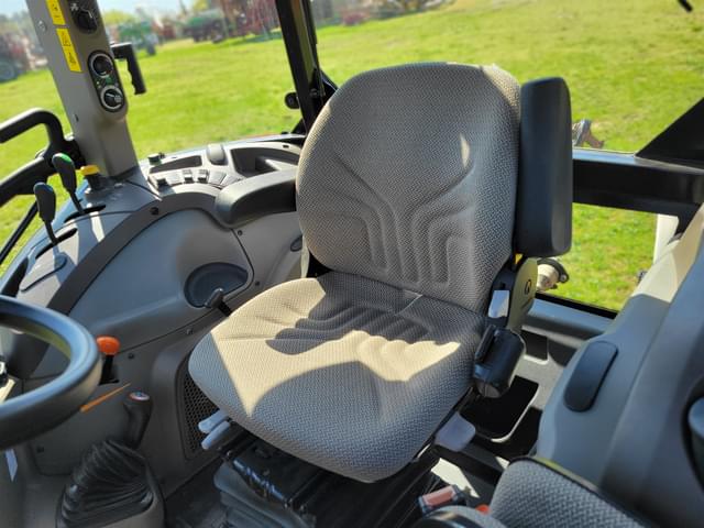 Image of Case IH Farmall 100C equipment image 1