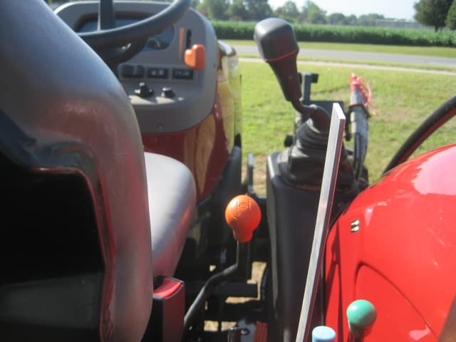 Image of Case IH Farmall 70A equipment image 1