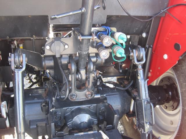 Image of Case IH Farmall 70A equipment image 4