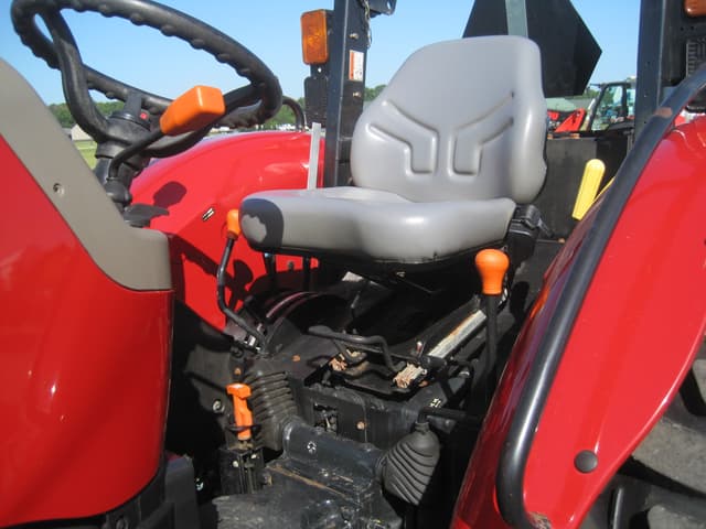 Image of Case IH Farmall 70A equipment image 4