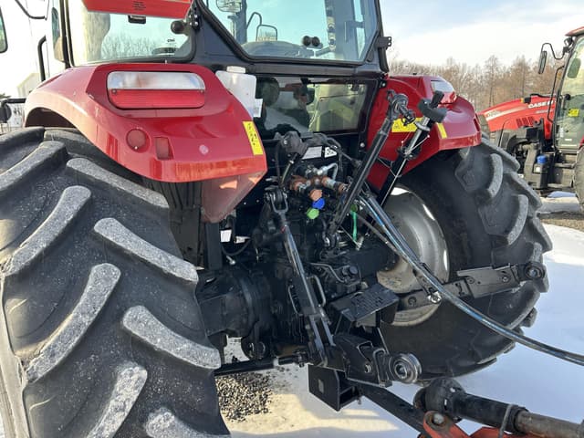 Image of Case IH Farmall 100C equipment image 2